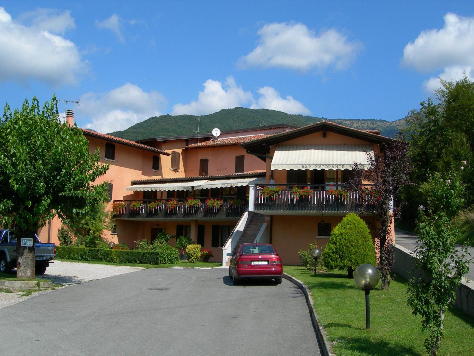 Hotel Colomber Gardone Riviera Exteriör bild