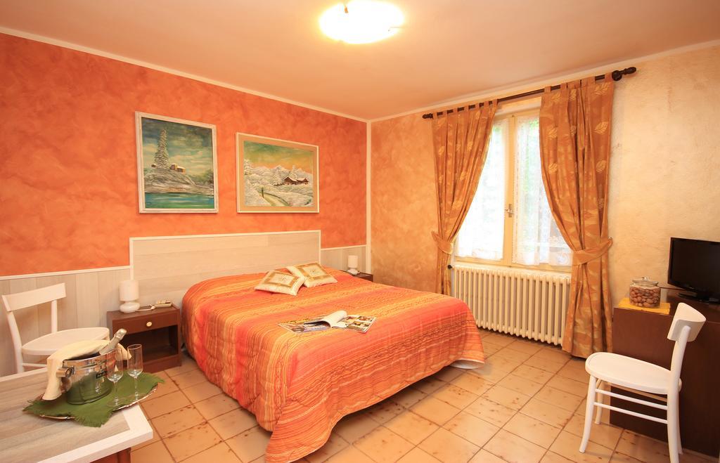 Hotel Colomber Gardone Riviera Exteriör bild