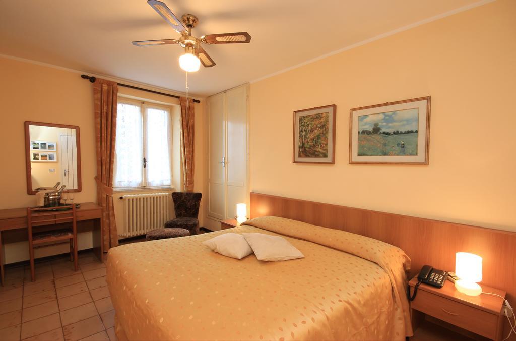 Hotel Colomber Gardone Riviera Exteriör bild