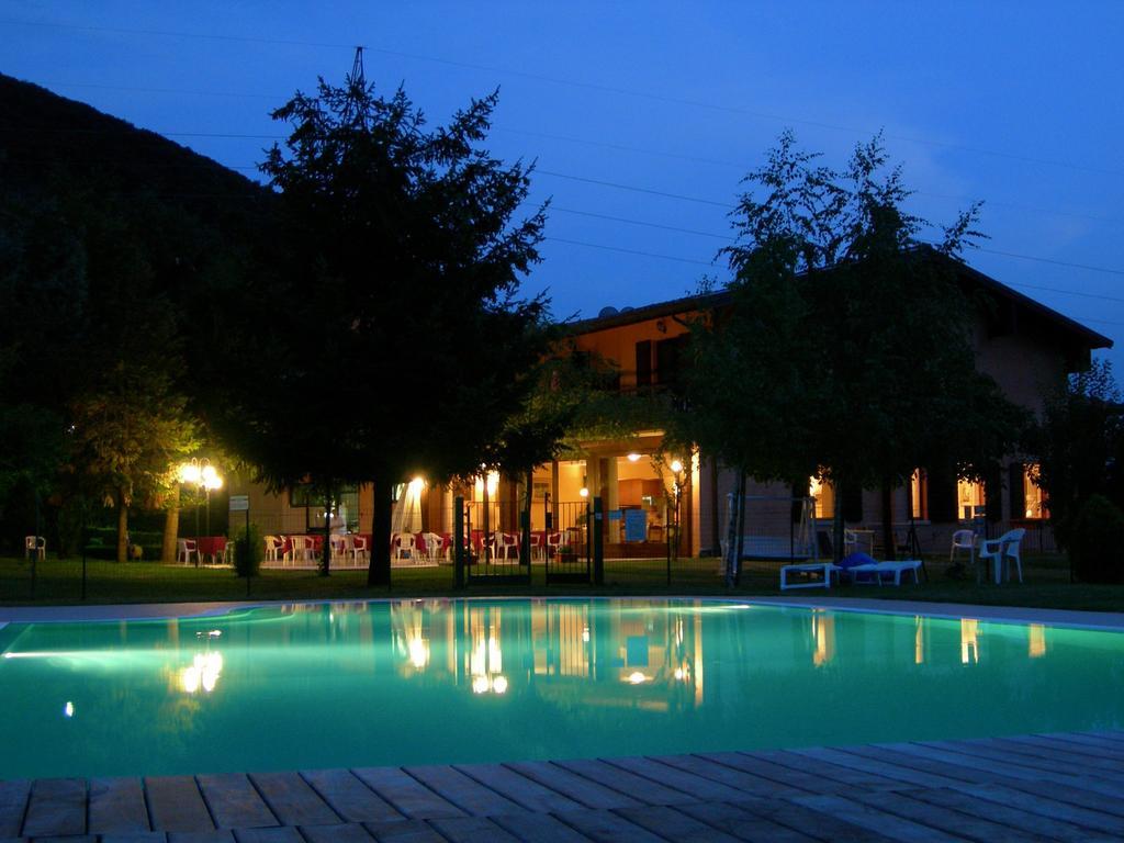 Hotel Colomber Gardone Riviera Exteriör bild