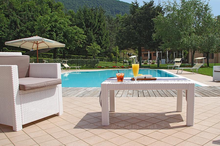 Hotel Colomber Gardone Riviera Exteriör bild