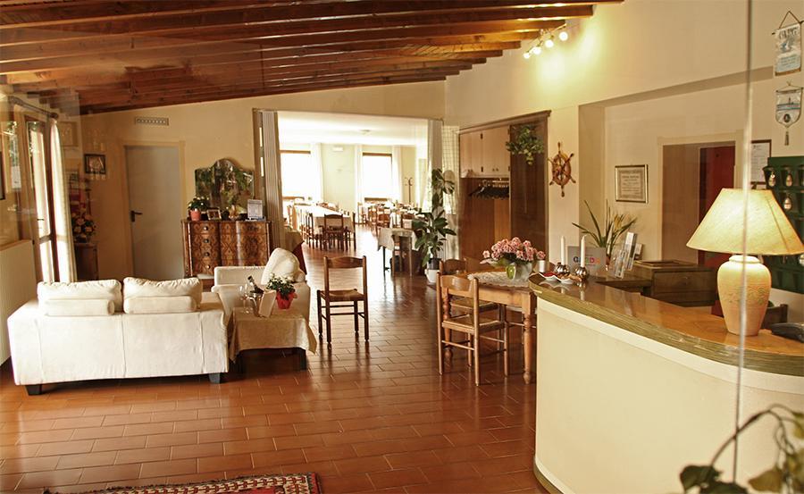 Hotel Colomber Gardone Riviera Exteriör bild