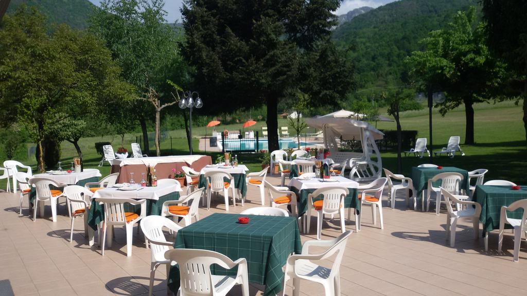 Hotel Colomber Gardone Riviera Exteriör bild